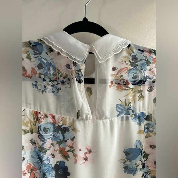 ✨ Faith and Joy Floral Sheer Blouse with Lace Collar small - Picture 14 of 14